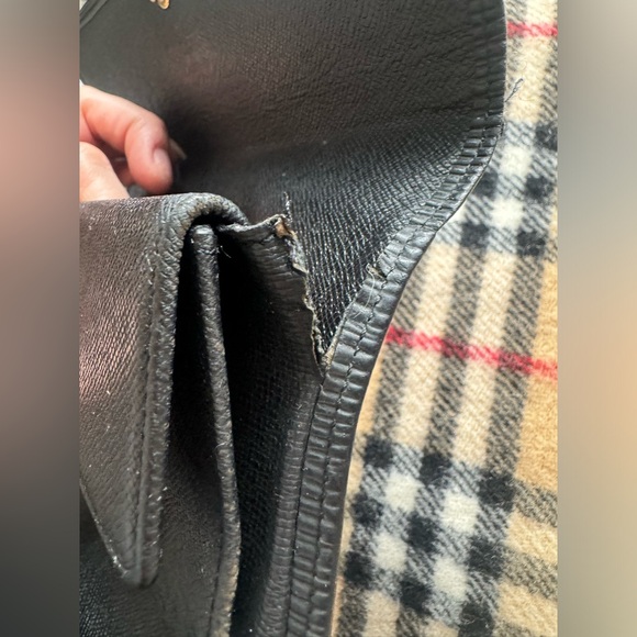 LV EPI LONG WALLET (TEAR,FADING) MAKE ME AN OFFER! - Picture 11 of 14